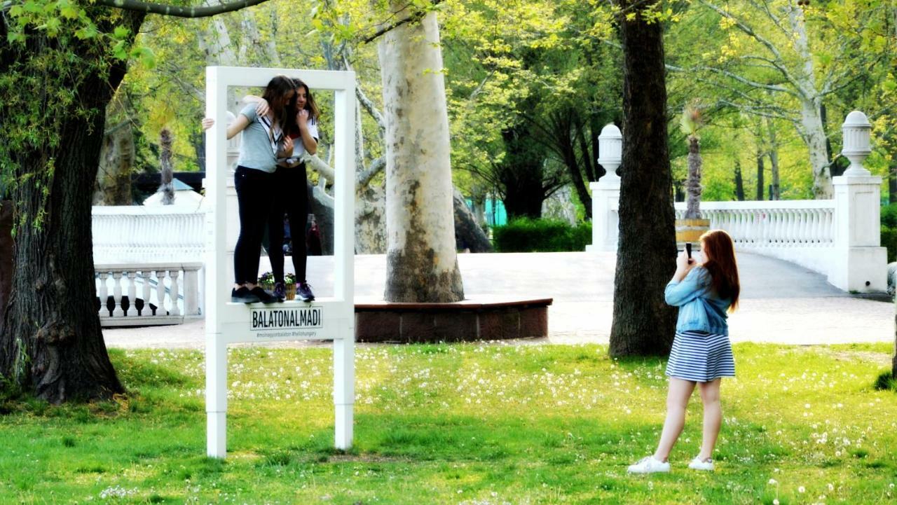 Bogi Apartman Balatonalmadi Bagian luar foto